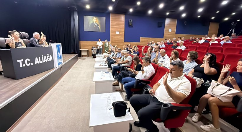 CHP'Lİ MECLİS ÜYELERİ TOPLANTI TAMAMLANMADAN SALONDAN AYRILDI